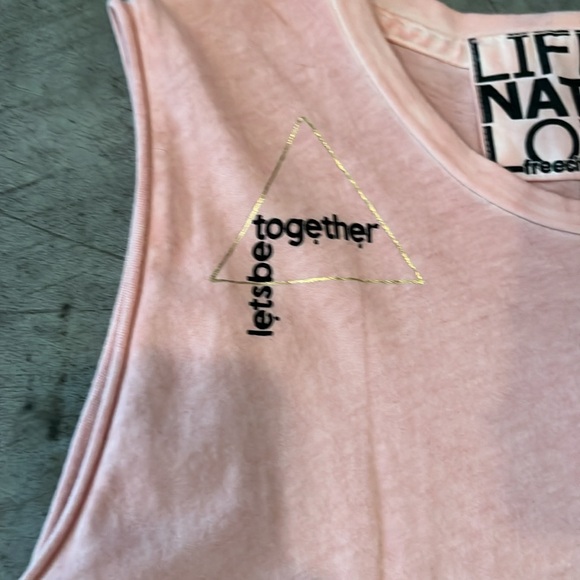 Salmon color tank 
Size xs - Picture 2 of 6